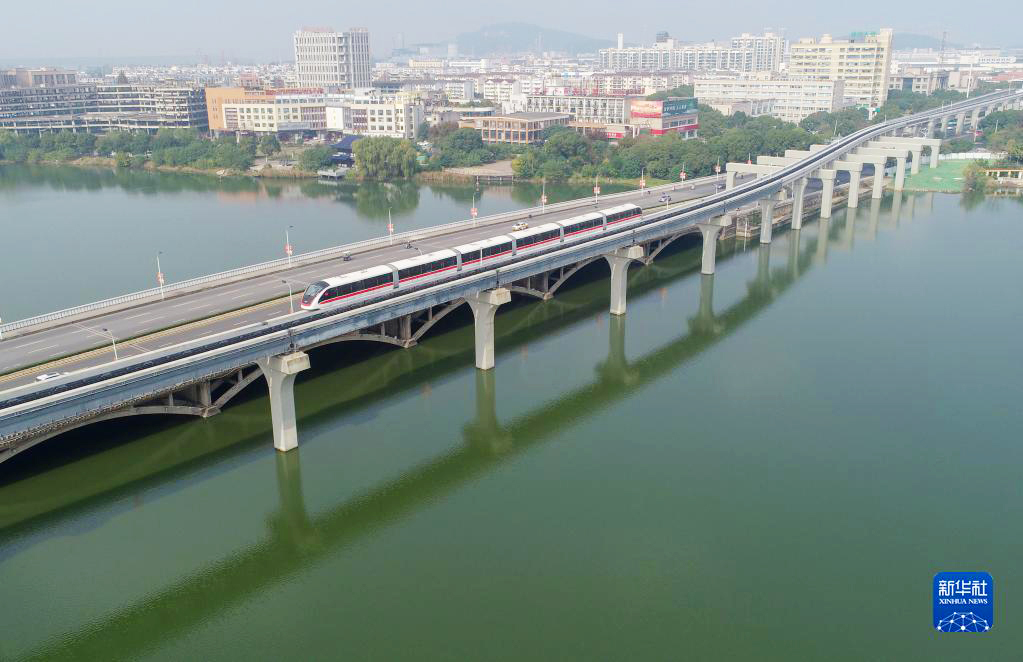 无人驾驶跨座式单轨在芜湖开通运营