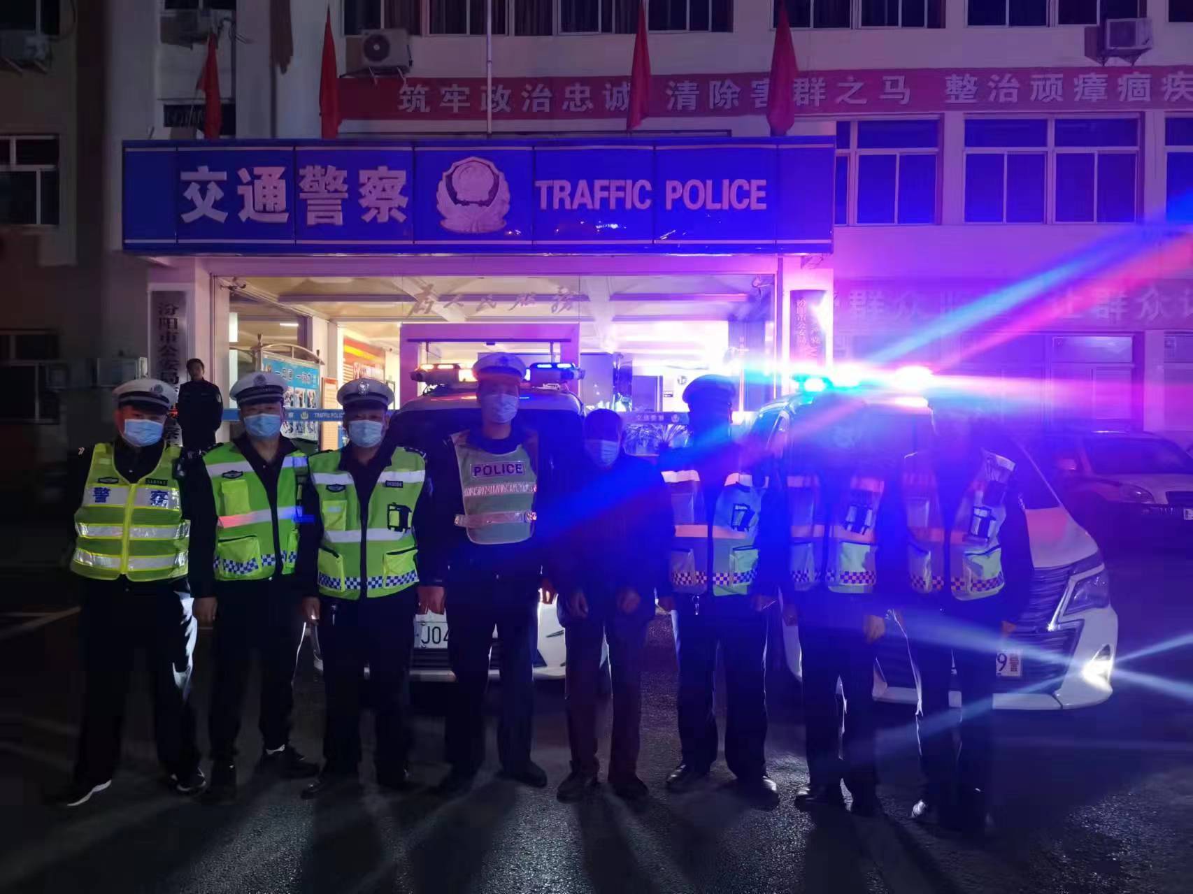 山西岚县一公交车发生交通事故 官方：已有18人受伤送医|山西省|交通事故|官方_新浪新闻