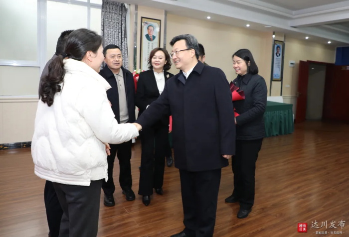 �´�ů����У԰ �ﴨ��ͽ�����������չ��ͼ��