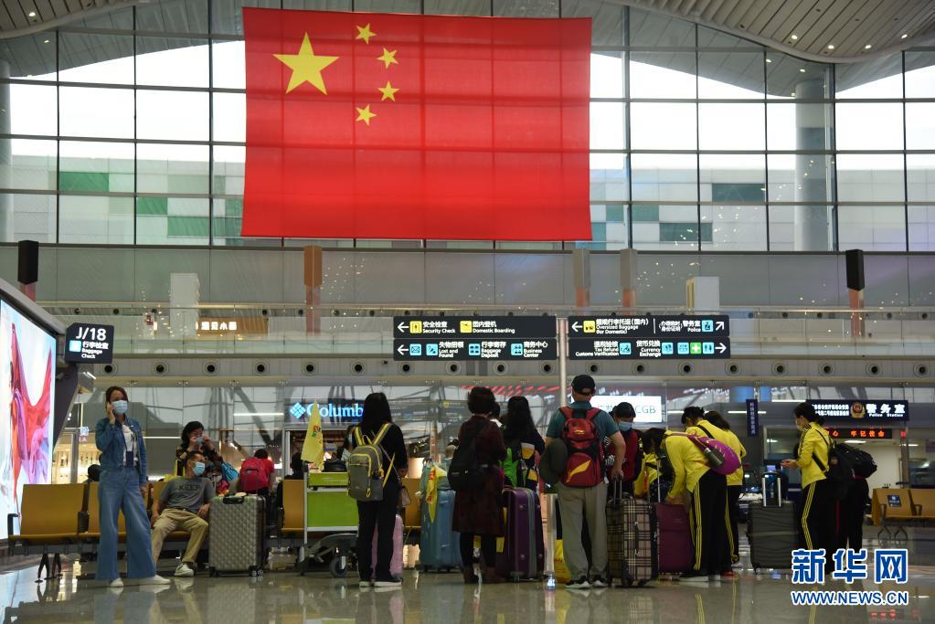 白云国际机场“全球最忙” 疫情防控促中国航空业快速复苏