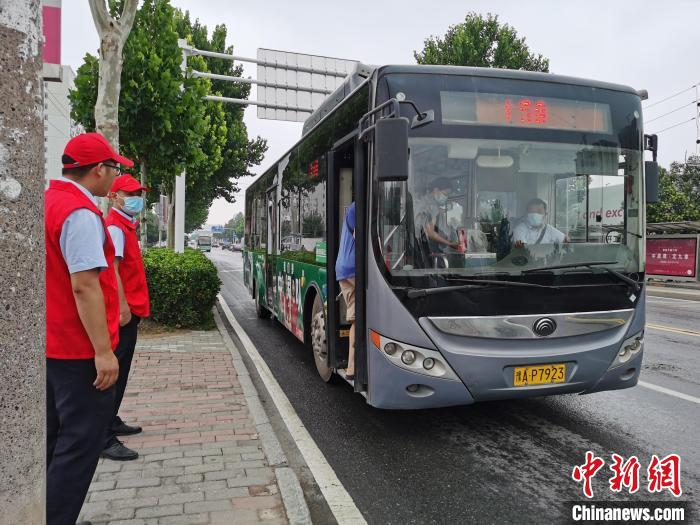 郑州灾后交通秩序趋于正常 339条运营公交线路全部恢复