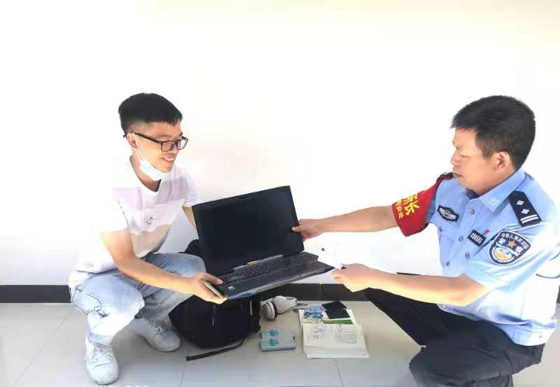 大学生贵重物品遗忘车站怀铁民警一个电话找到失主